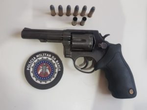homem foi preso por porte ilegal de arma de fogo