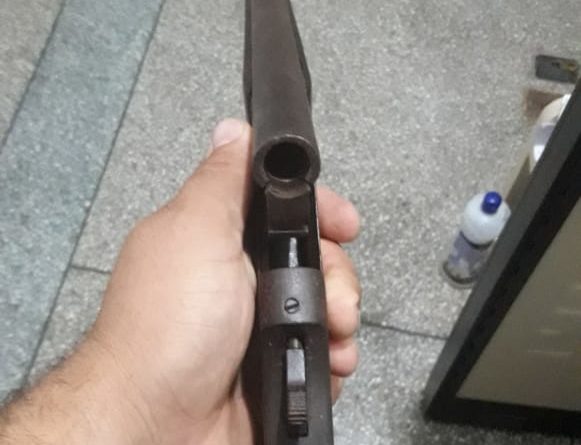 homem foi preso posse ilegal de espingarda