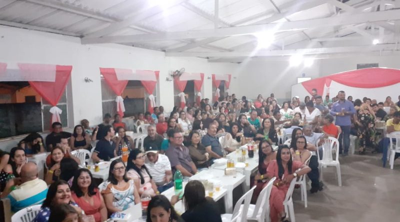 servidores assistem apresentação