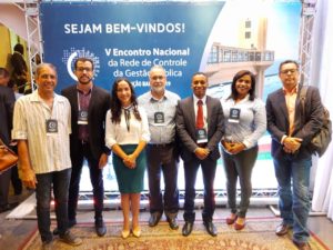 membros em debate sobre controle público