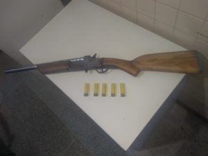 arma foi encontrada na casa do homem denunciado