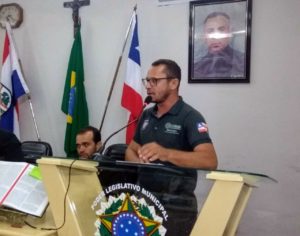 secretário de meio ambiente discursa na câmara
