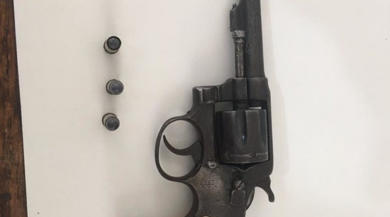 HOMEM FOI PRESO POR PORTE DE ARMA