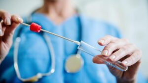 teste de coronavírus por swab