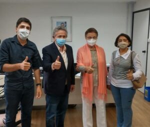deputada em reunião